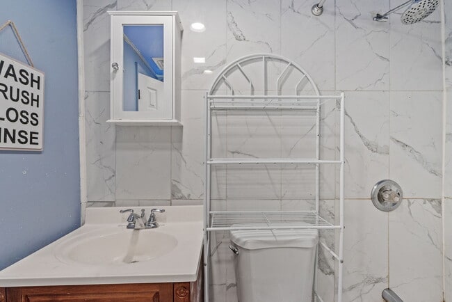 Building Photo - 179 Elk St