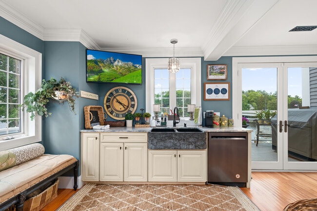 Building Photo - 1 Deer Is Rd