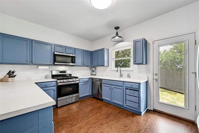 Building Photo - 808 N Creek Blvd