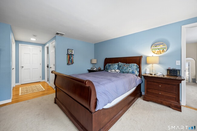 Building Photo - 10 Candlewood Ln