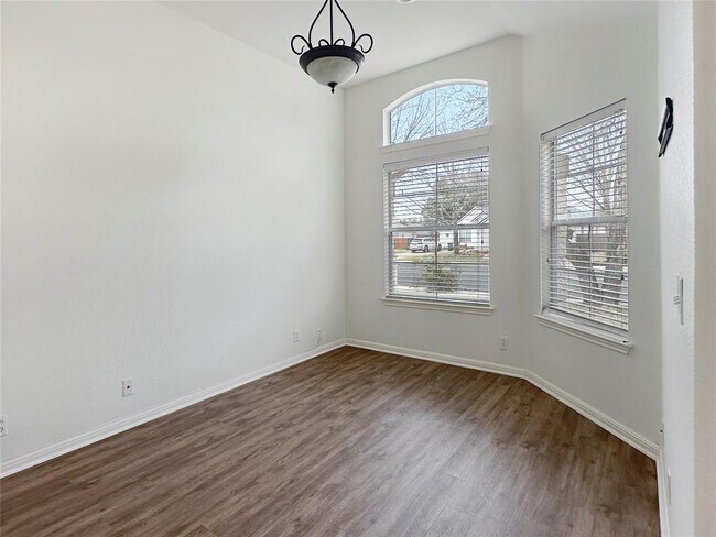 Building Photo - 11032 River Plantation Dr
