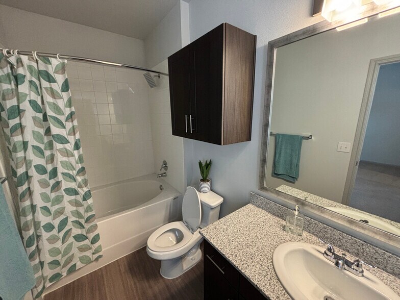 Building Photo - 950 FM2001