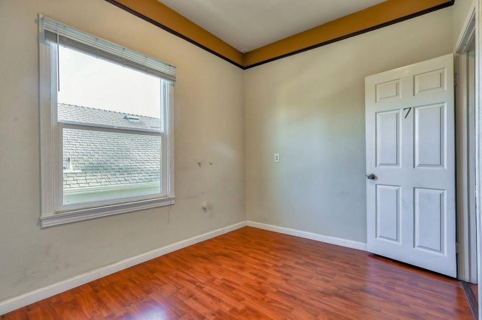 Building Photo - 468 S 6th St