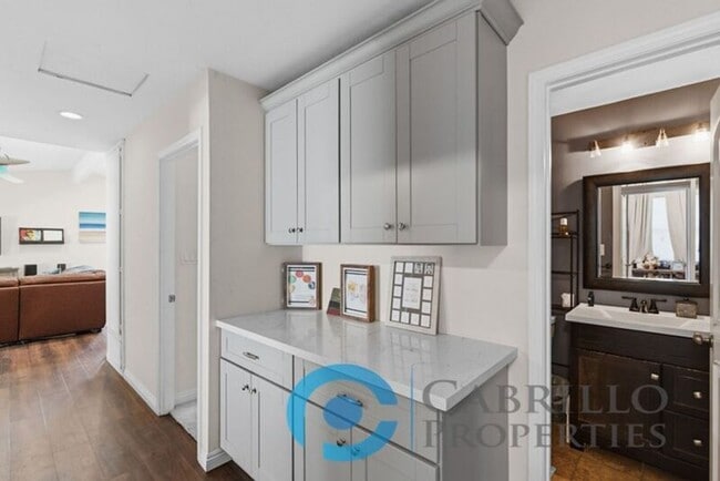 Building Photo - 2047 Finch Ln