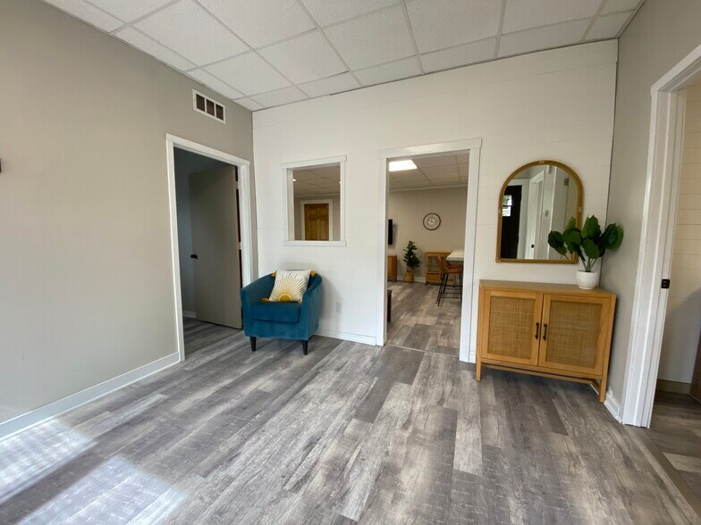 Building Photo - 312 S 13th St