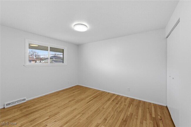 Building Photo - 6677 Crenshaw Dr