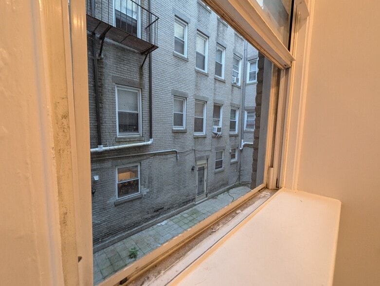 Building Photo - 111 Jersey St
