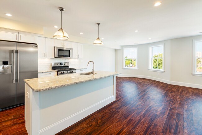 Building Photo - 1904 Washington St