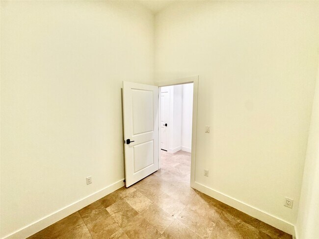 Building Photo - 2102 Mechanic St