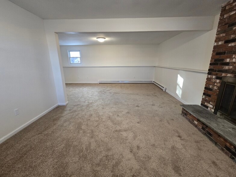 Lower Level - 32 Monroe St