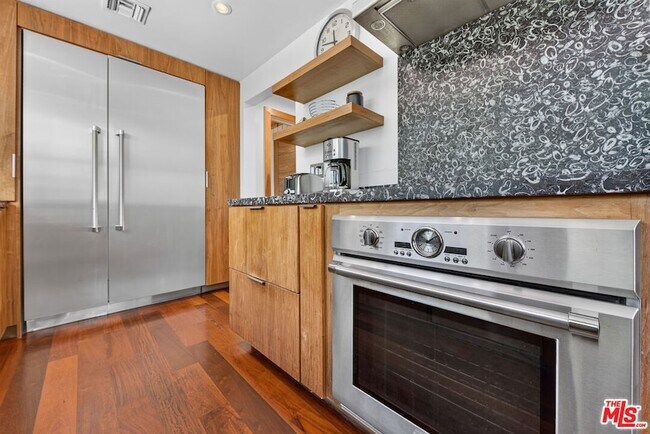 Building Photo - 1738 Topanga Skyline Dr