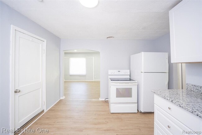 Building Photo - 22675 Santa Maria St