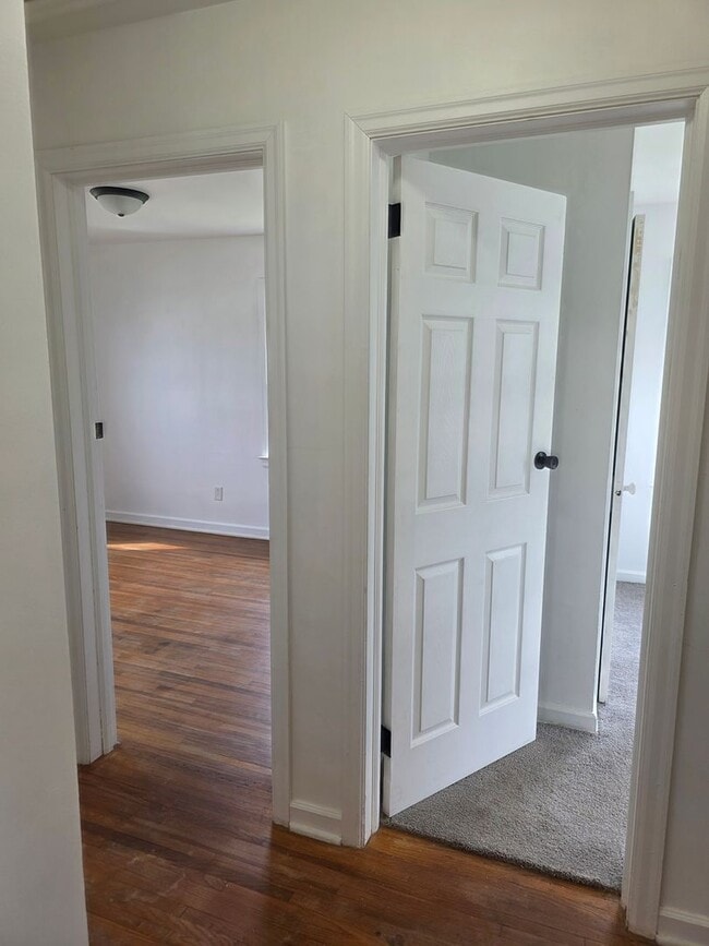 Building Photo - Updated 2-Bedroom, 1-Bathroom Home with Garage – $1,350/Month | Accepting Section 8