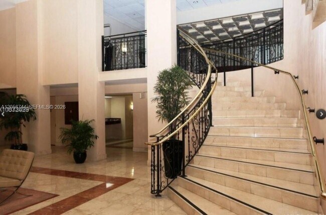 Building Photo - 5825 Collins Ave