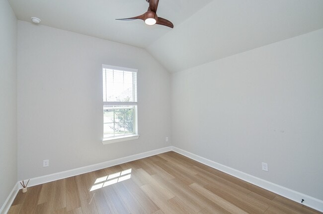 Building Photo - 18426 Bluebird Br Ln