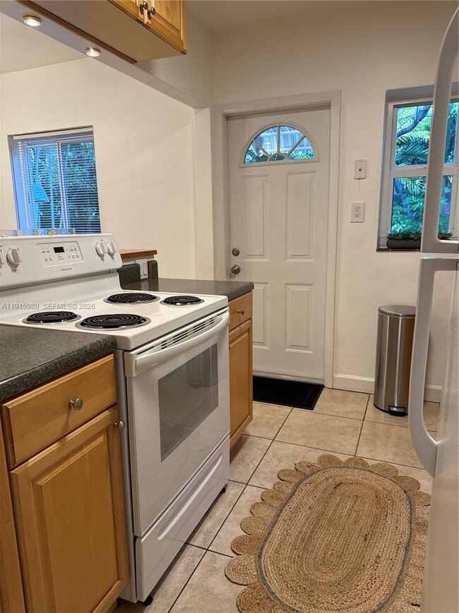 Building Photo - 6141 SW 47th St