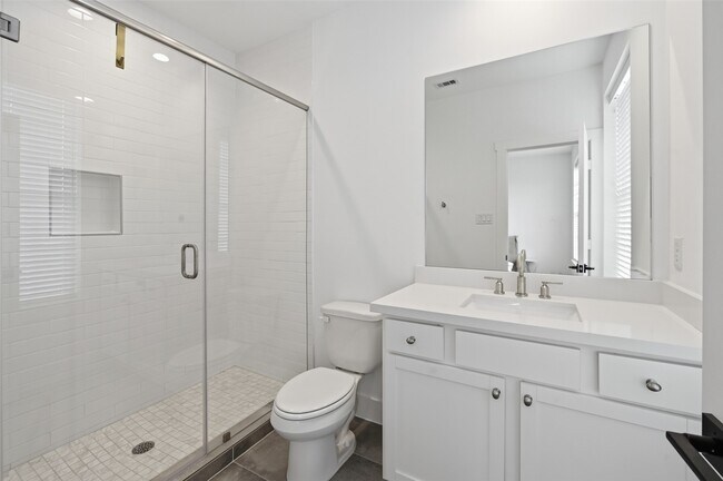 Building Photo - 510 E 28th St