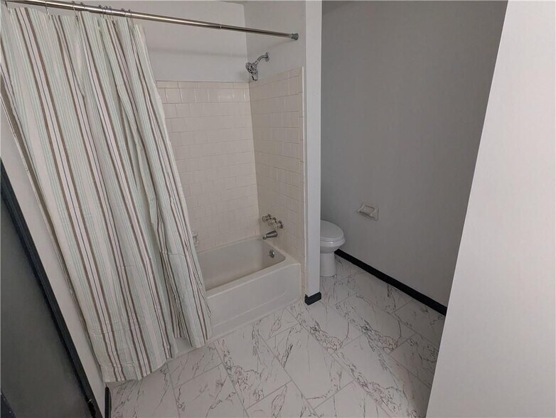 Building Photo - 232 Toweridge Dr SW