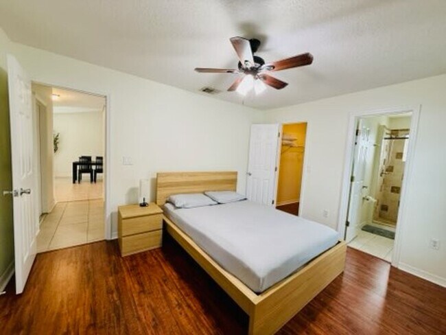 Building Photo - Kissimmee - 3 Bedroom, 2 Bathroom - $2,295.00