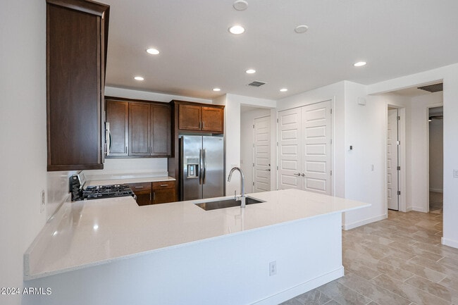 Building Photo - 2071 W Bramble Berry Ln