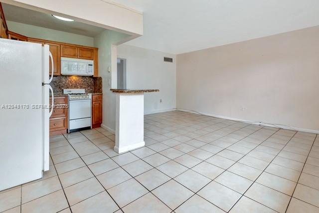 Building Photo - 1280 W 54th St