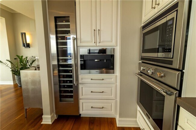 Building Photo - 2233 Peachtree Rd NE