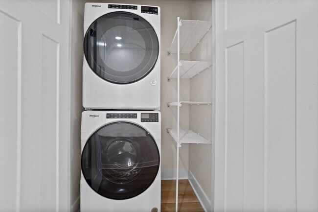 Building Photo - 3 Bed / 2.5 Bath Townhome w/Deck, Walkout Finished Basement, 9' Ceilings, Quartz Tops, Stainless ...