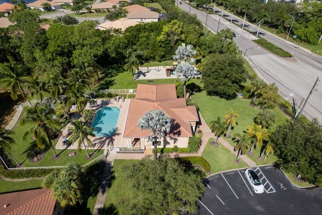 Building Photo - ** IBIS CLUB ** 1 BED / 1 BATH - CONDO - GATED COMMUNITY - SMALL PET OK! - ANNUAL RENTAL