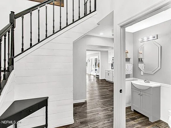 Building Photo - 120 Wippletree Ct