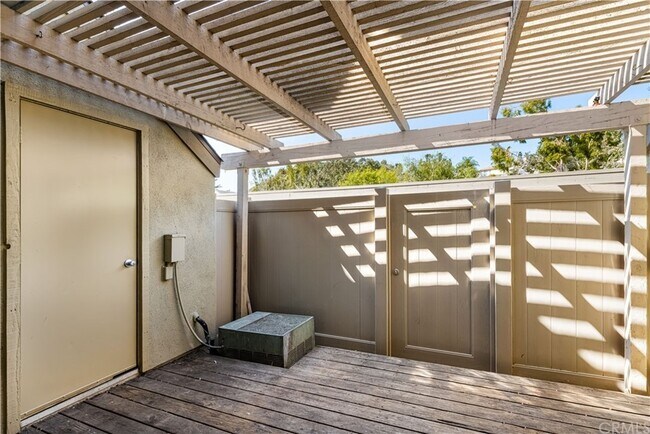 Building Photo - 5749 E Creekside Ave