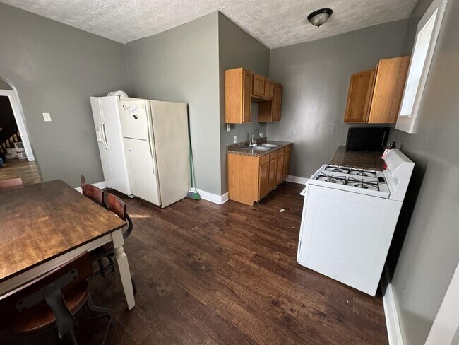 Building Photo - 1014 Considine Ave