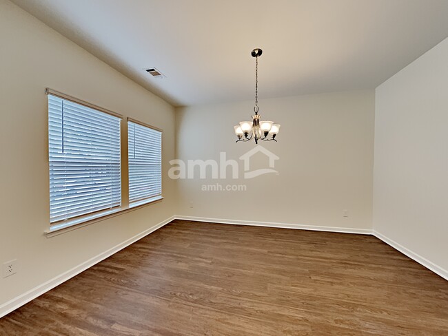 Building Photo - 318 Camp dr