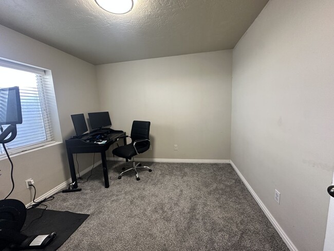 Building Photo - Large 4 bedroom end unit with fully fenced yard is a must see!!