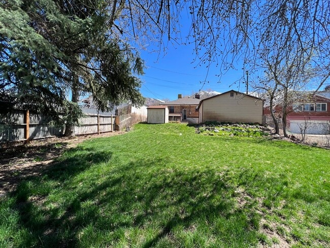 Building Photo - 3023 Van Buren Ave