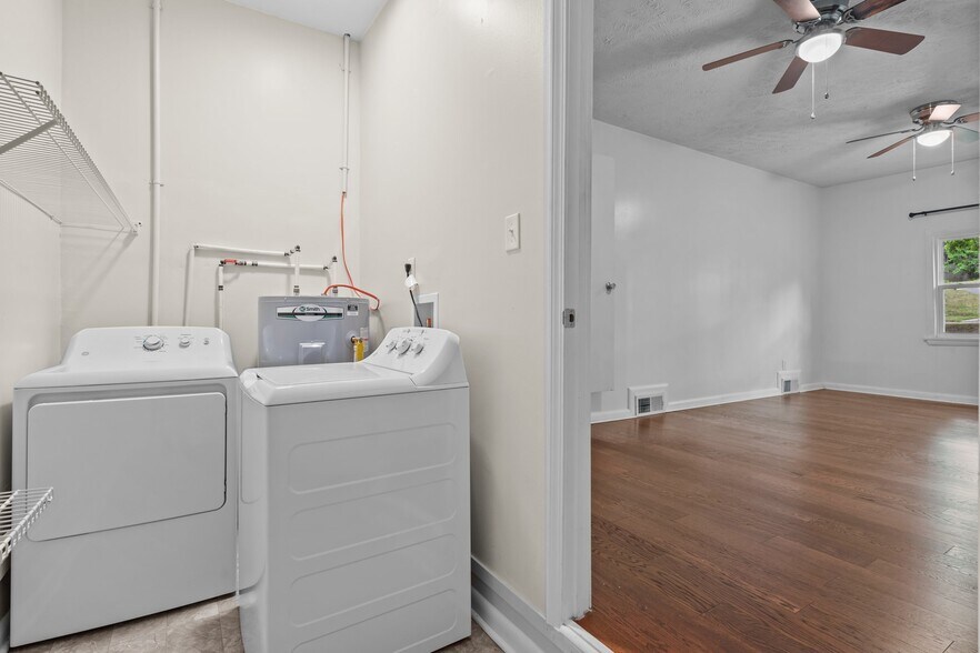 Building Photo - 5364 Silver Pine Dr
