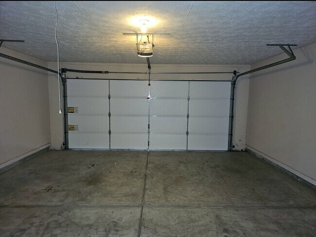 Building Photo - Well Kept Union City Home, 3BR, 2BA