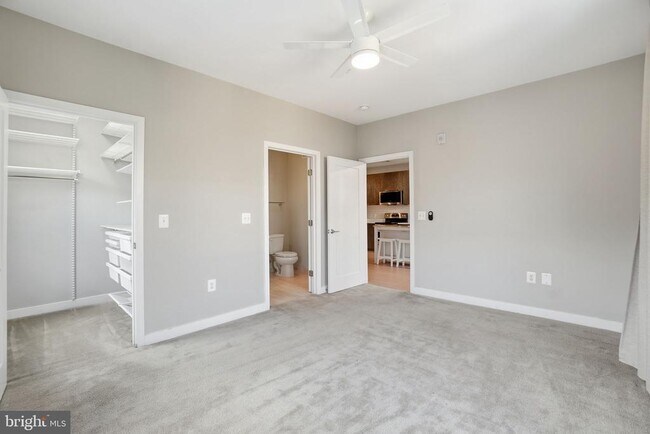 Building Photo - 989 S Buchanan St