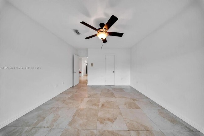 Building Photo - 4000 Alhambra Cir