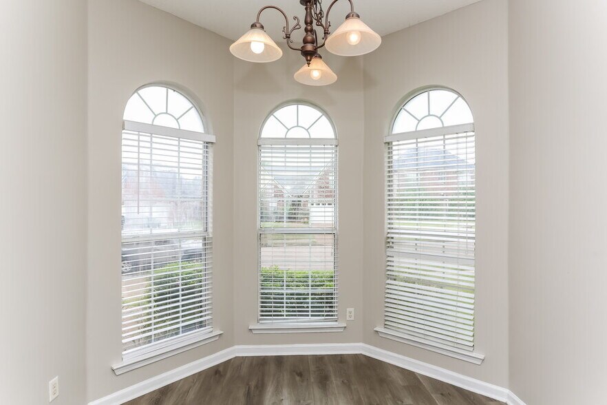 Building Photo - 1142 Red Fern Cir W