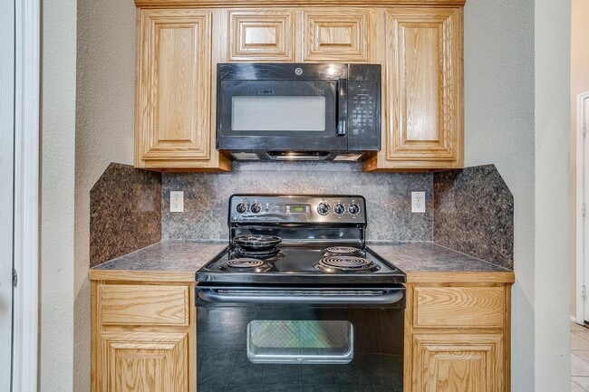 Building Photo - Wondeerful 3 Bed, 2 Bath Home in Mansfield ISD- 76063