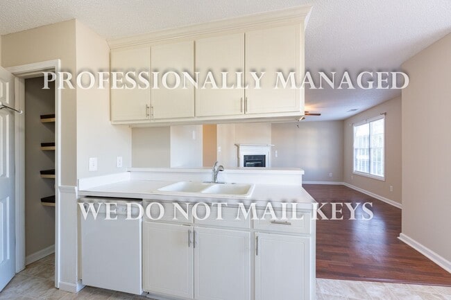 Building Photo - 4745 Periwinkle Pl