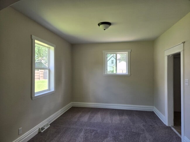 Building Photo - 3225 Dinnen Ave