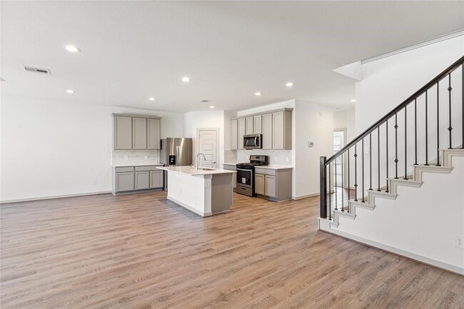 Building Photo - 29318 Hoelzen Holw Dr