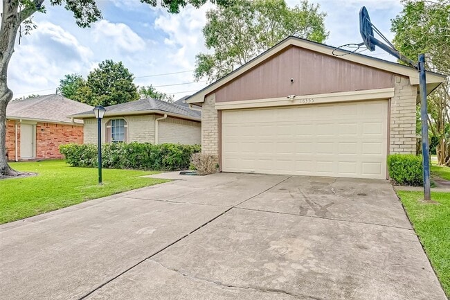 Building Photo - 16355 Sierra Grande Dr