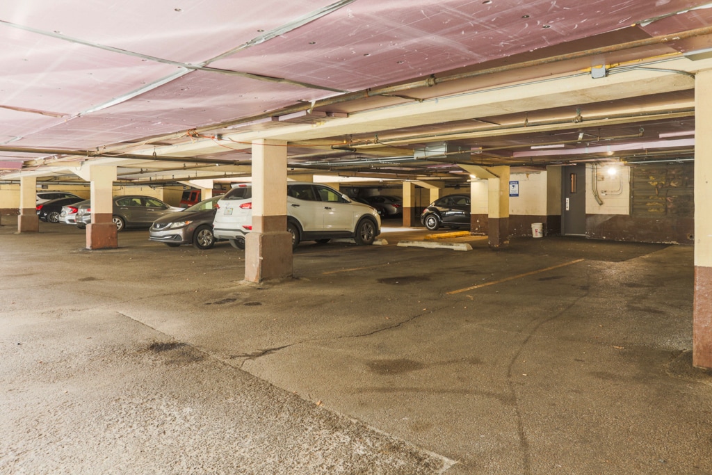 Building Photo - 448 W Barry Ave