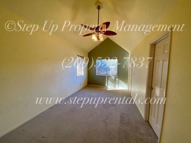 Building Photo - Elegant Hilltop Estate with Breathtaking V...
