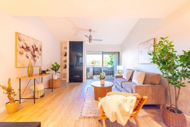 Building Photo - 1615 Hotel Cir S