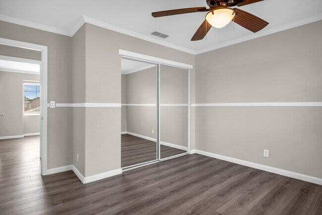 Building Photo - The Woodland Rental You've Been Looking For