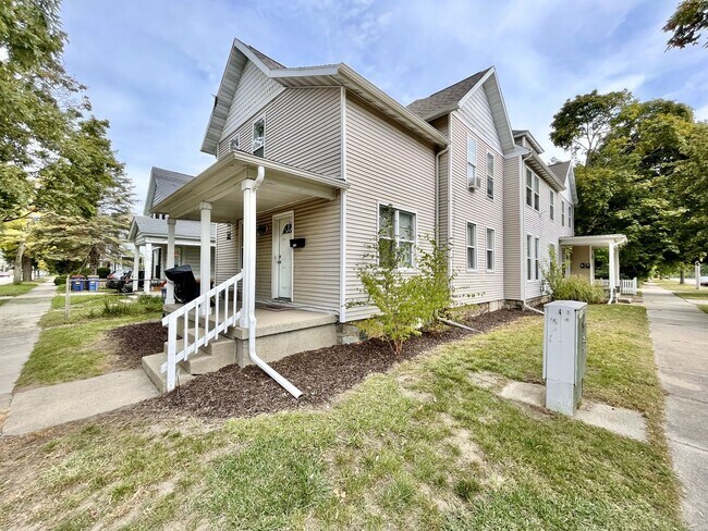 Building Photo - 538 Fremont Ave NW