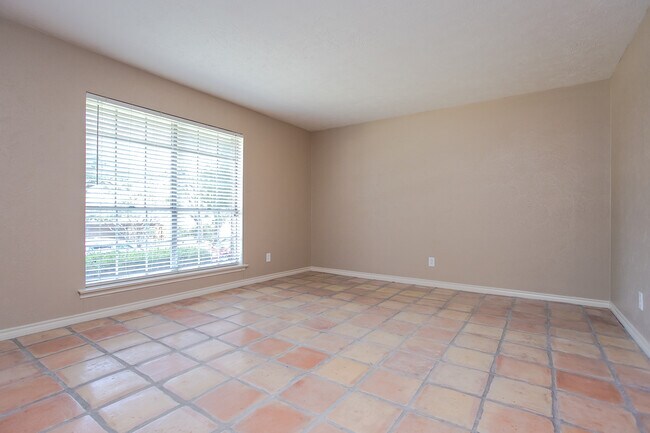 Building Photo - 10660 Pagewood Dr